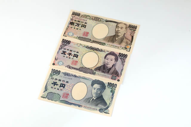 日本円の現金の１万円が３枚の画像